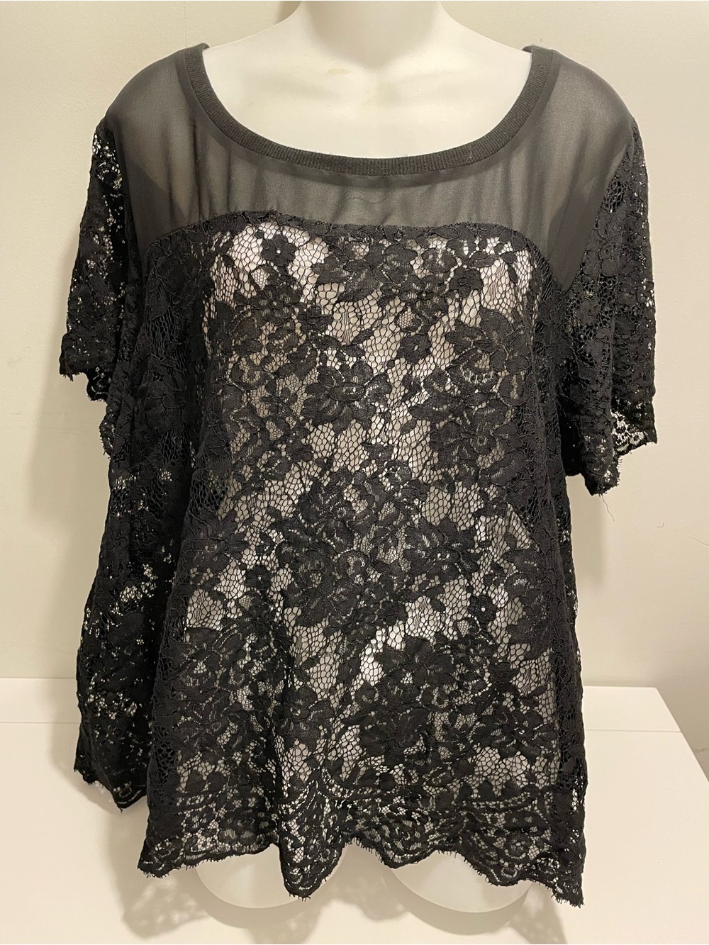 Torrid Brand Women's size 3 Black Lace Short Sleeve Unlined Shirt Blouse Top